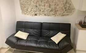 Charmant Deux Pieces Dans Le Vieil Antibes Safranier